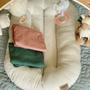 Snuggle me Organic with 2 cover